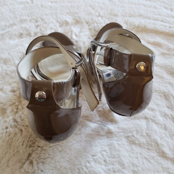 Michael Kors "Evie" Cinder Patent Leather High Heel Platform Sandal Taupe Grey - Picture 5 of 12